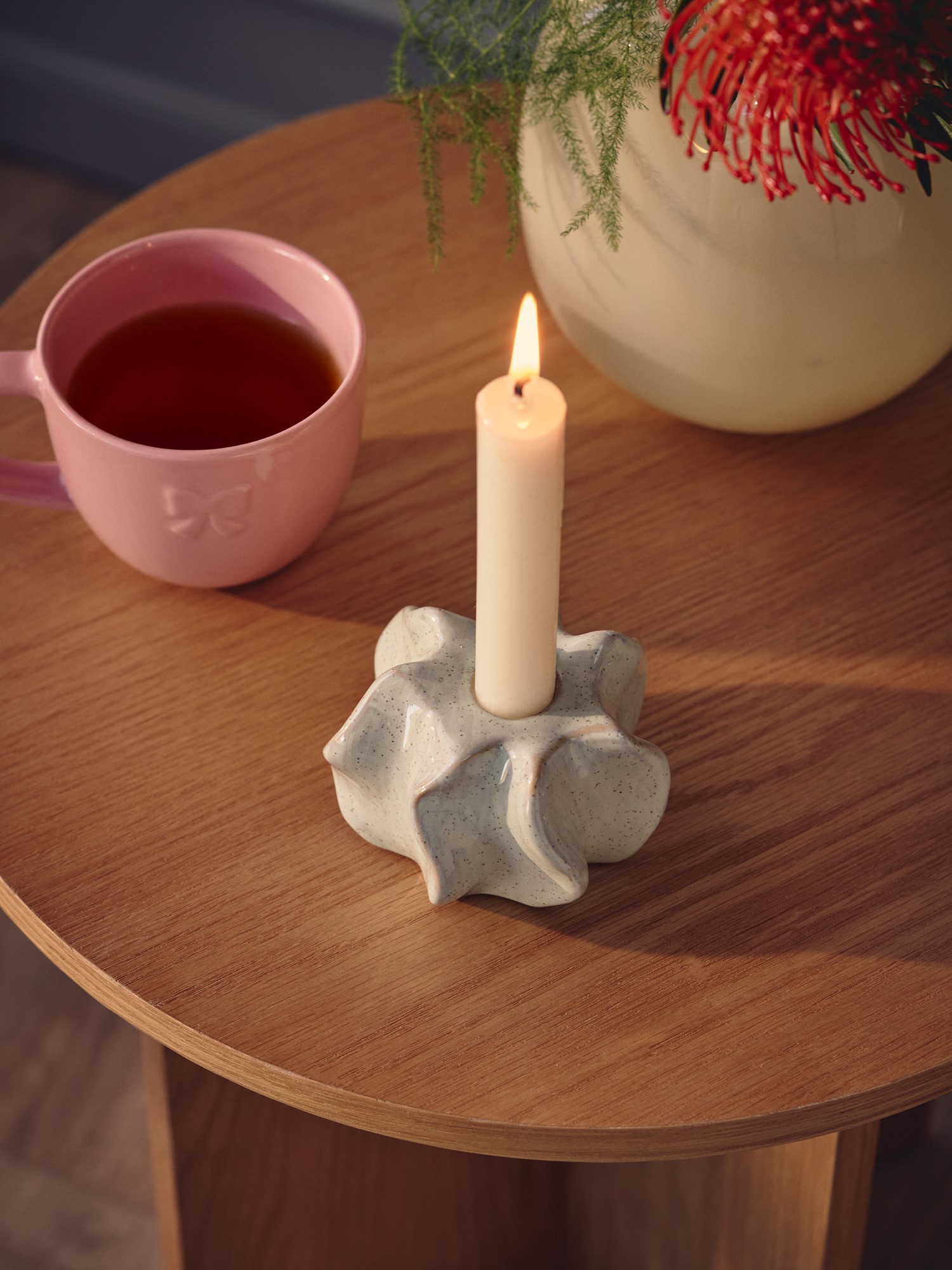Candleholder Ceramic. 9.3 x 9.3 x 5.8 cm.