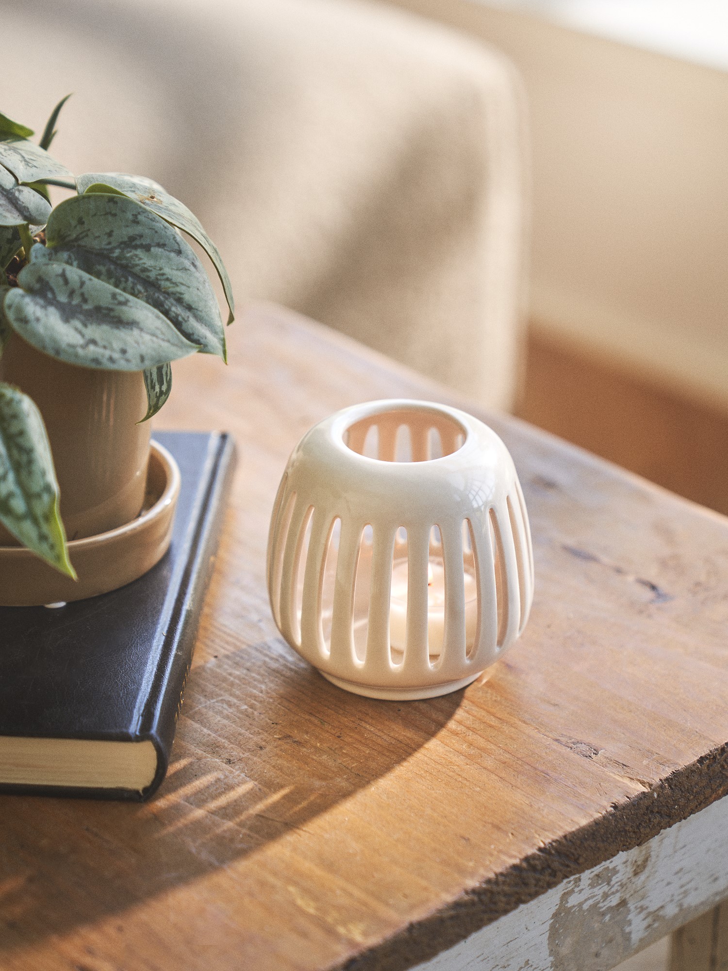 Tealight holder Porcelain. Ø9 x 8.8 x 8.6 cm.