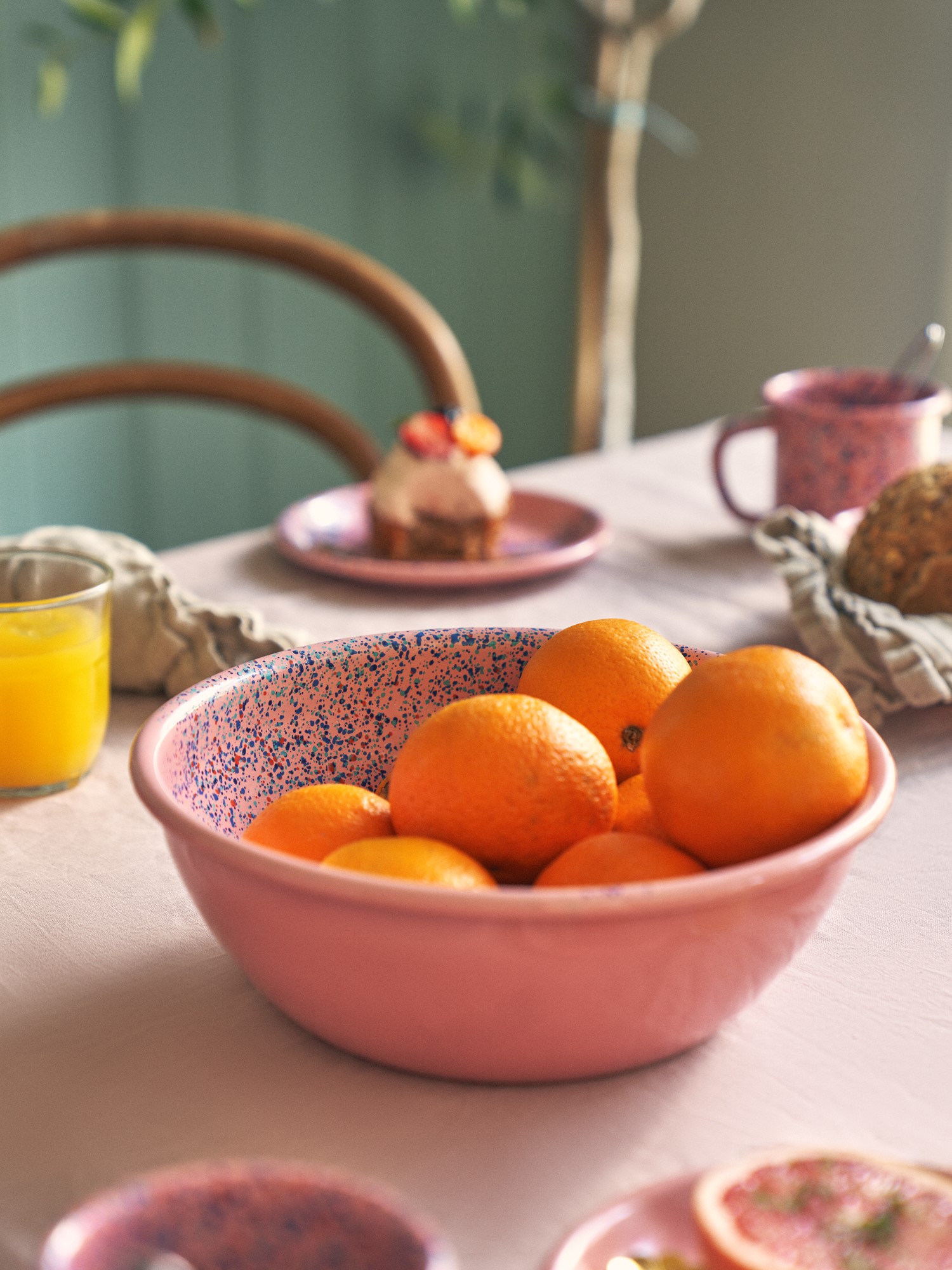 Flow Fest salad bowl - pink Enameled steel. Ø26 cm.