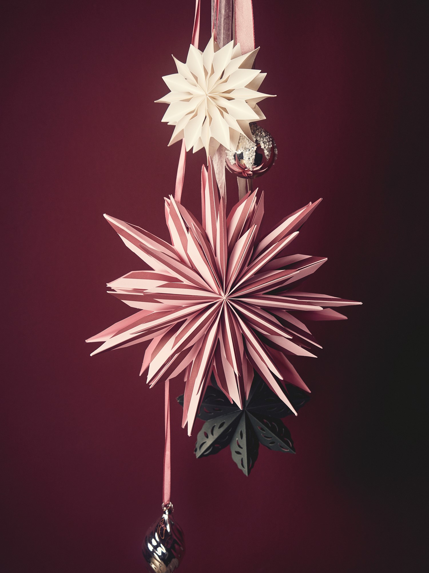 Hanging star Ø30 Paper. Ø30 cm.