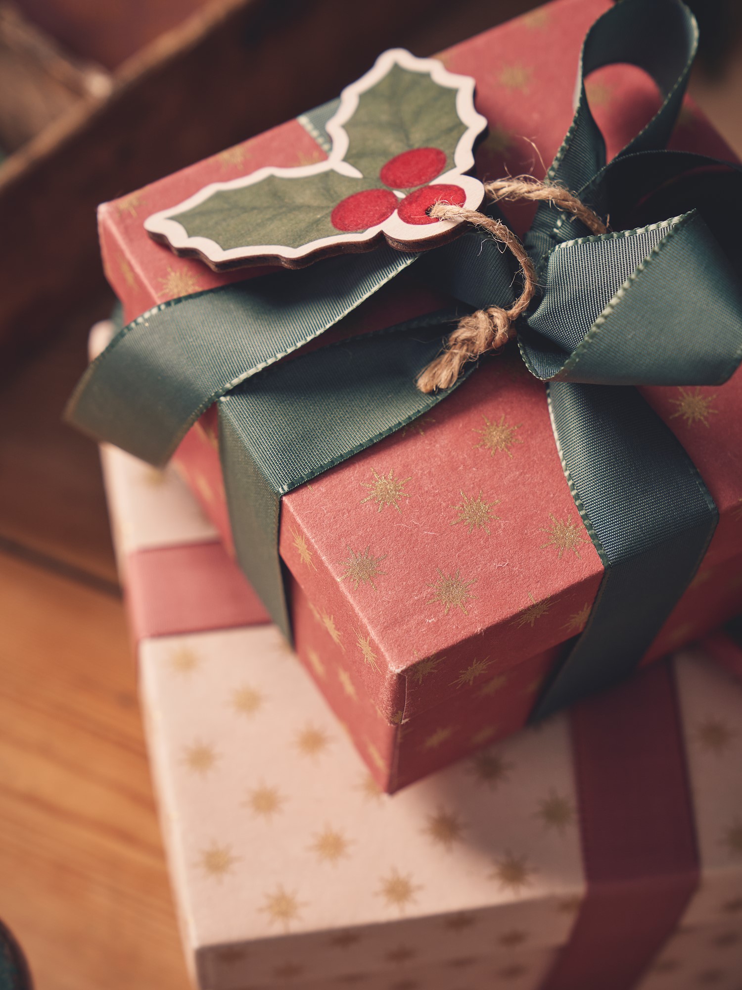 Box Handmade paper. 12 x 12 x 7.1 cm.