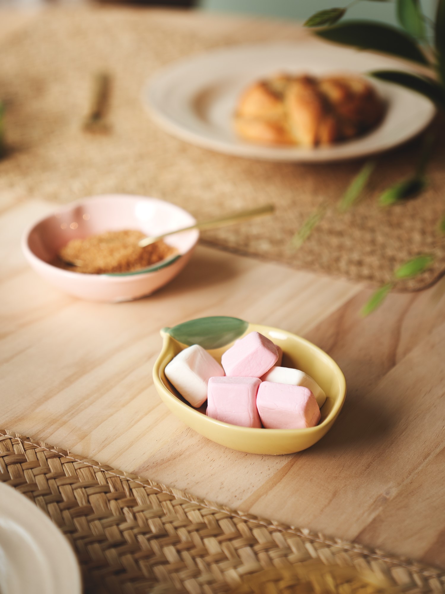 Dish Stoneware. 12 x 9.2 cm.