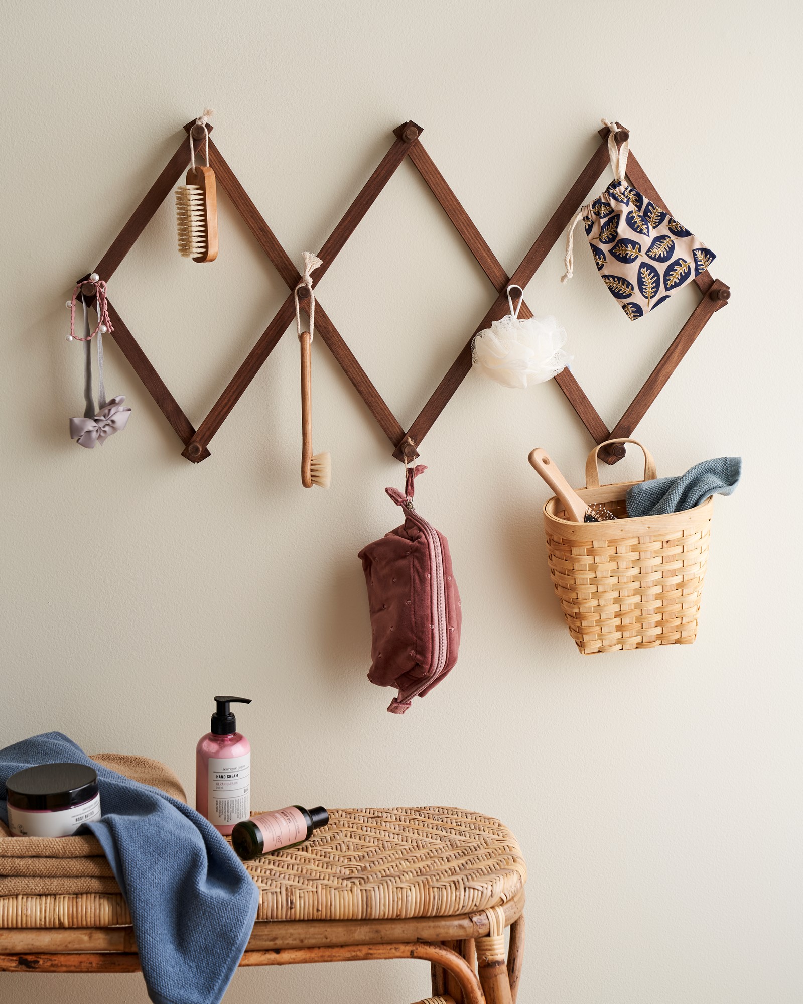 Expandable coat rack Pinewood. 95 x 35 cm.