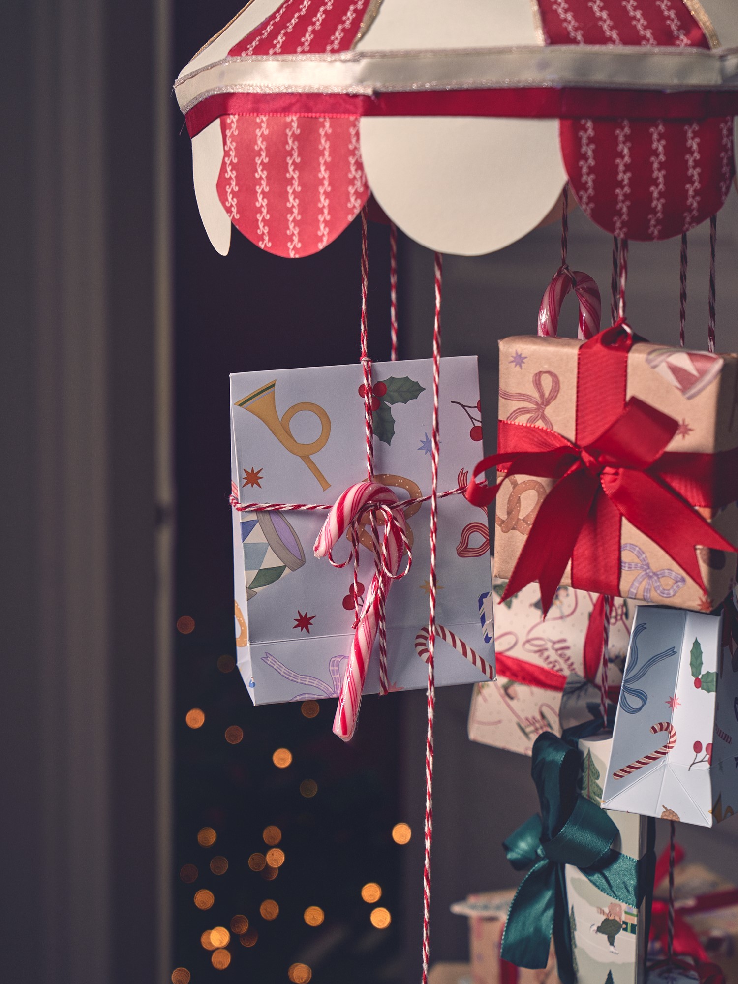 Envelope gift bag Paper. 16.5 x 12.5 x 6 cm.