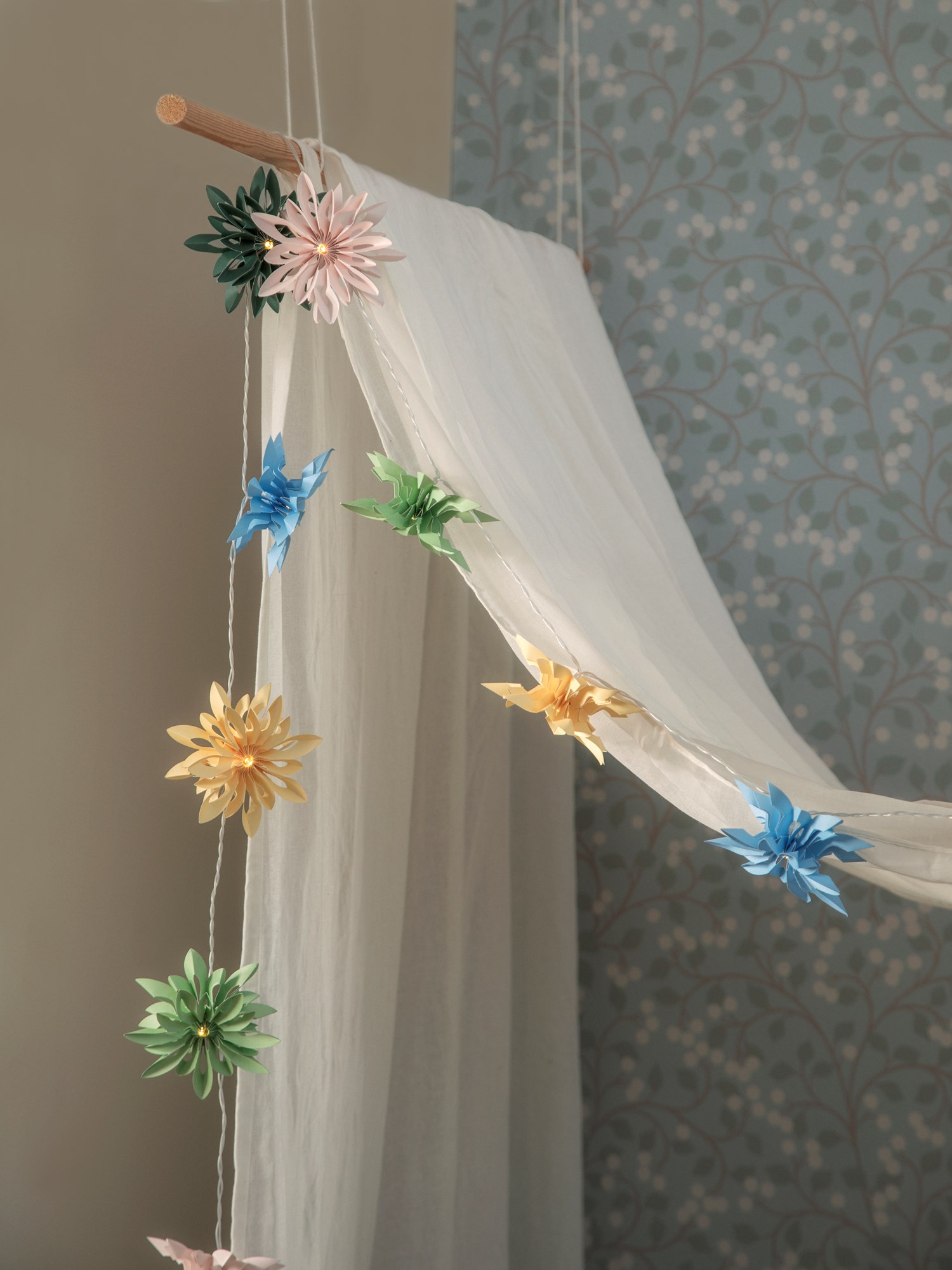 LED flower garland Paper. 2.4 m.