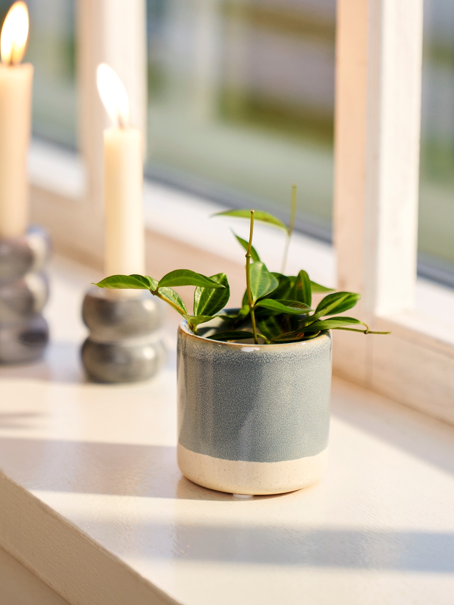 Flowerpot Stoneware. Ø7.5 x 7.5 cm.