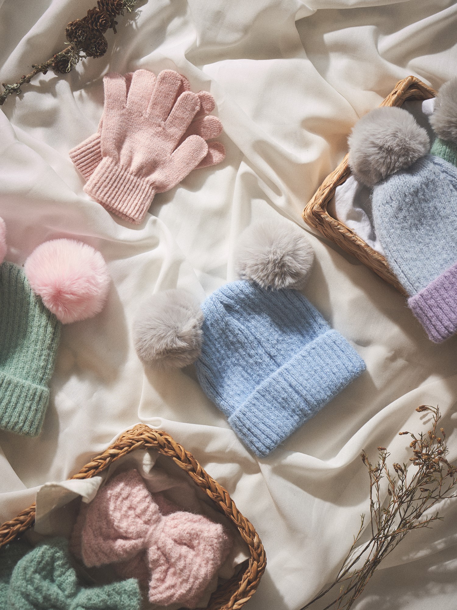 Children's beanie Acrylic yarn.