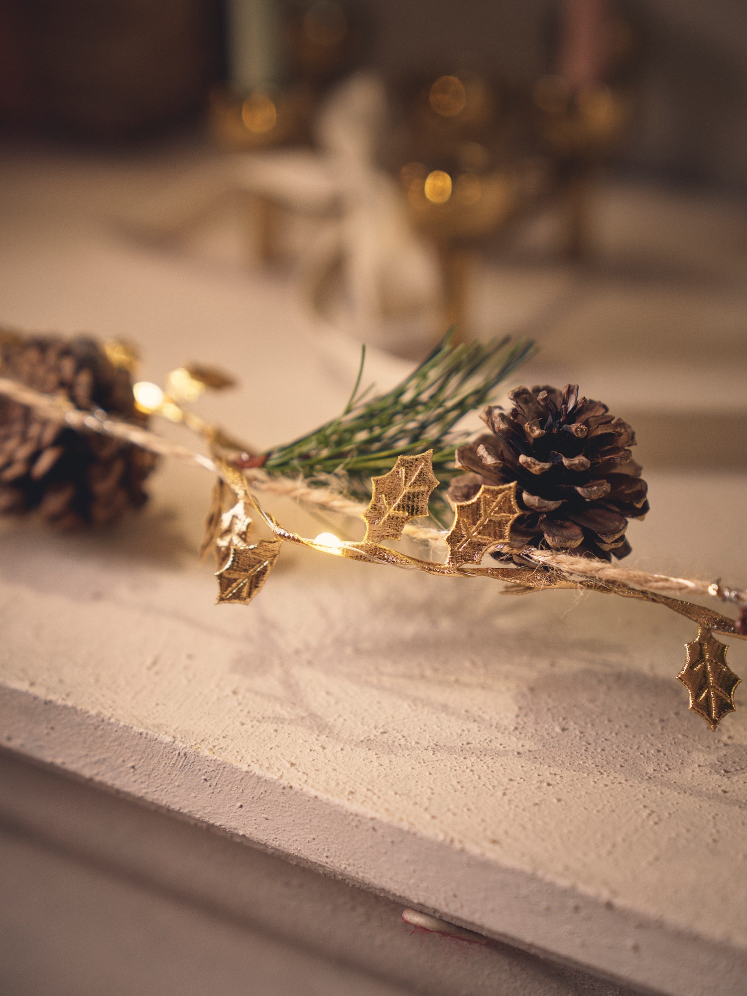 LED Holly string lights 200 cm. 20 LED lights.