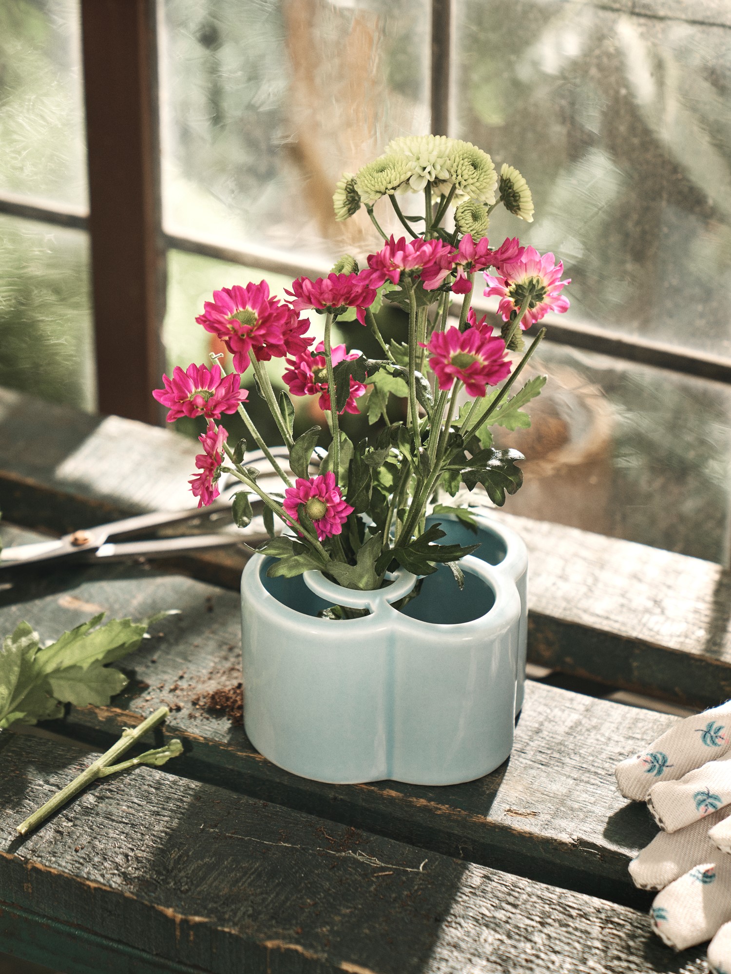 Vase Porcelain. 11.3 x 11.2 x 7 cm.