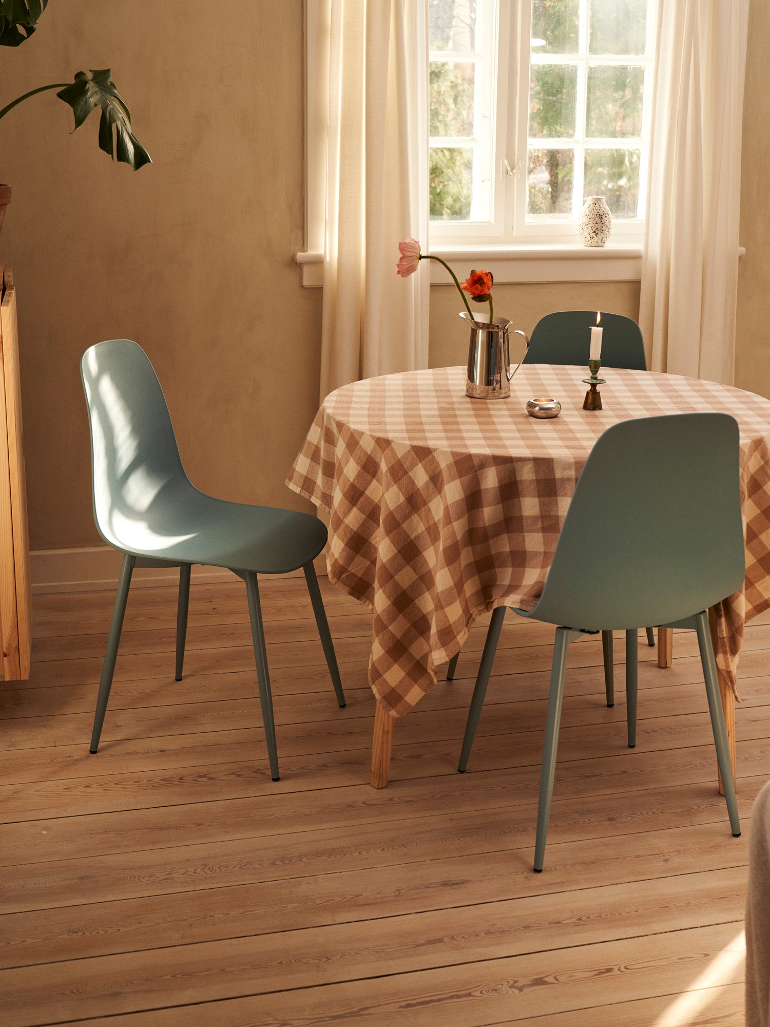 Chairs 2-pack Iron/polypropylene. 40 x 47 x 87 cm. 2 pcs.