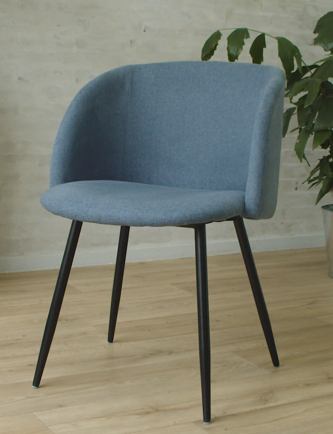 Chair with teddy fabric Polyester/polyurethane/steel. 54 x 47 x 81 cm.