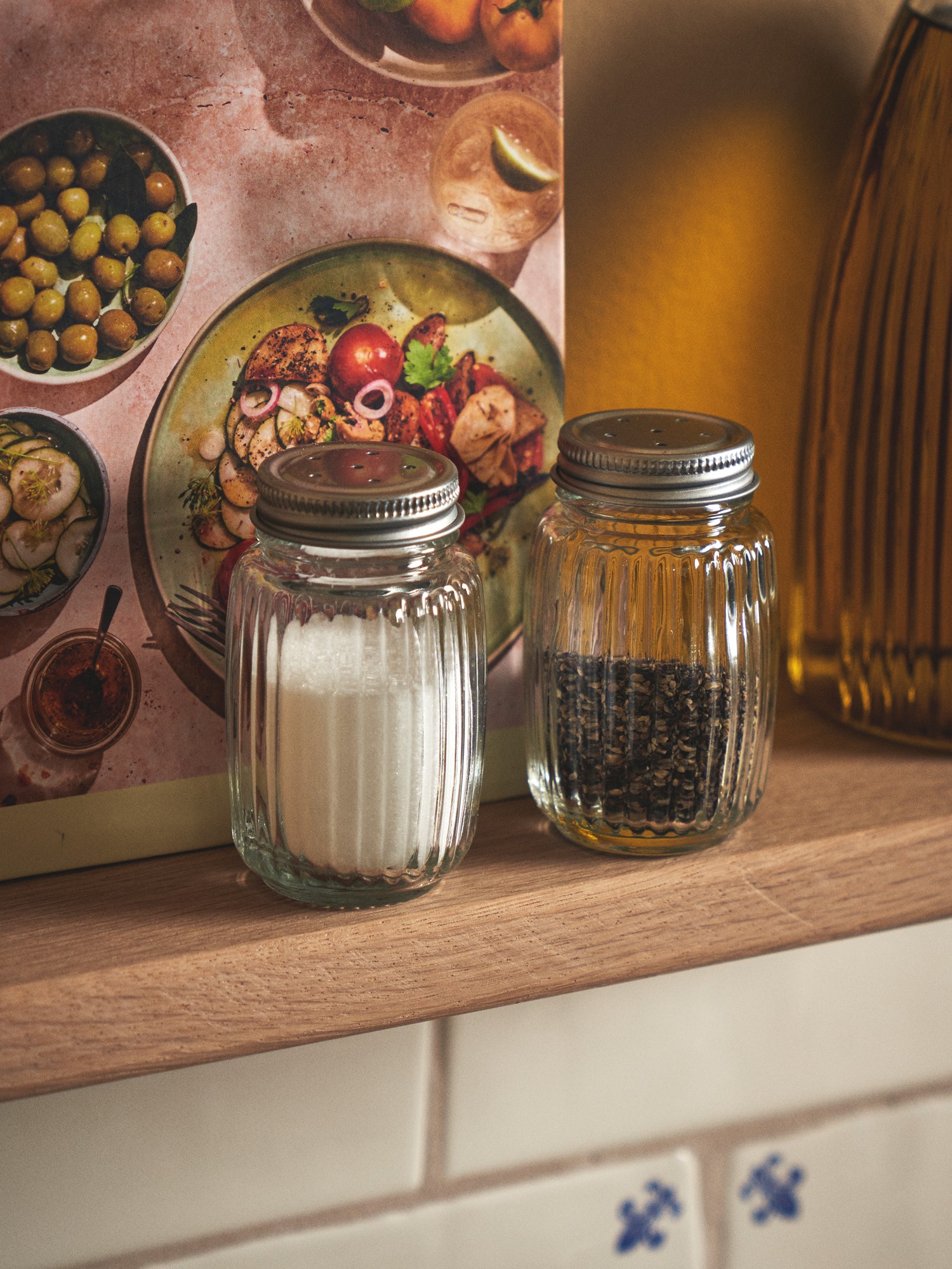 Salt or pepper shaker Glass. Ø4.5 x 7.5 cm.