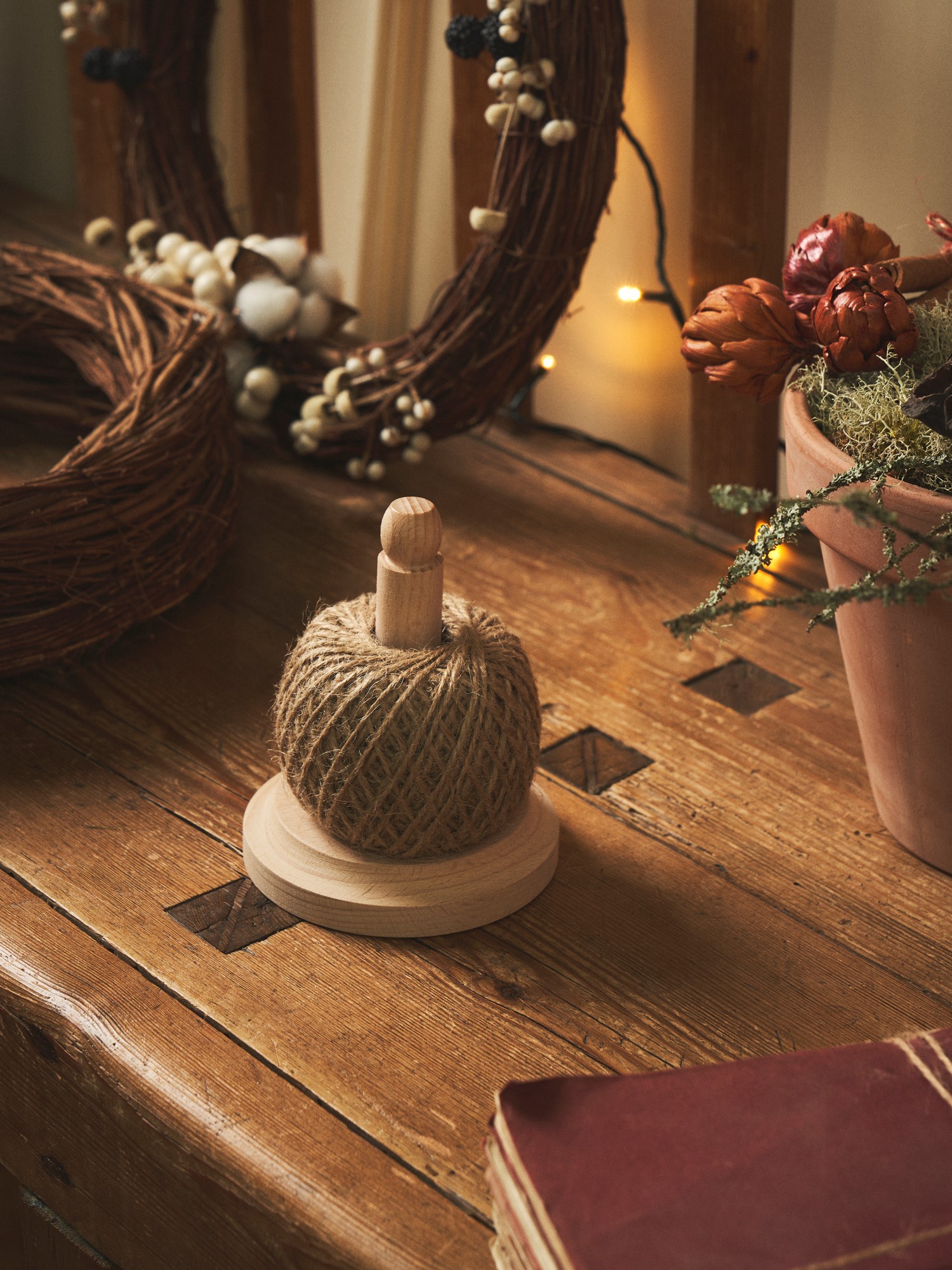 Jute twine with holder Jute/beech wood. 75 m.