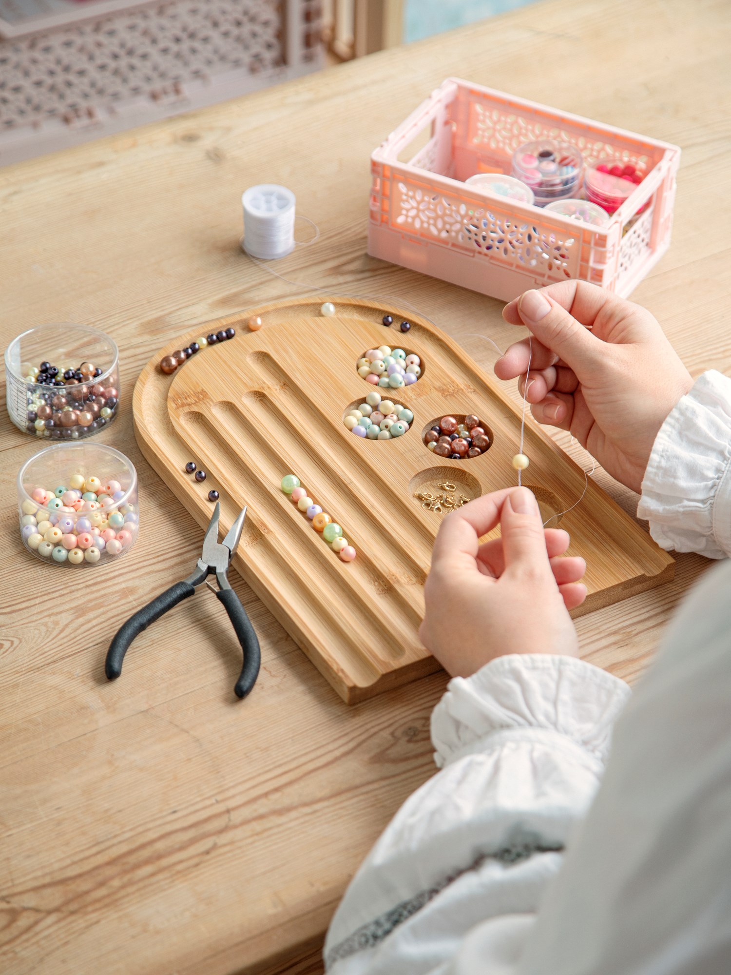 Bead board Bamboo. 29 x 19 x 1.3 cm.