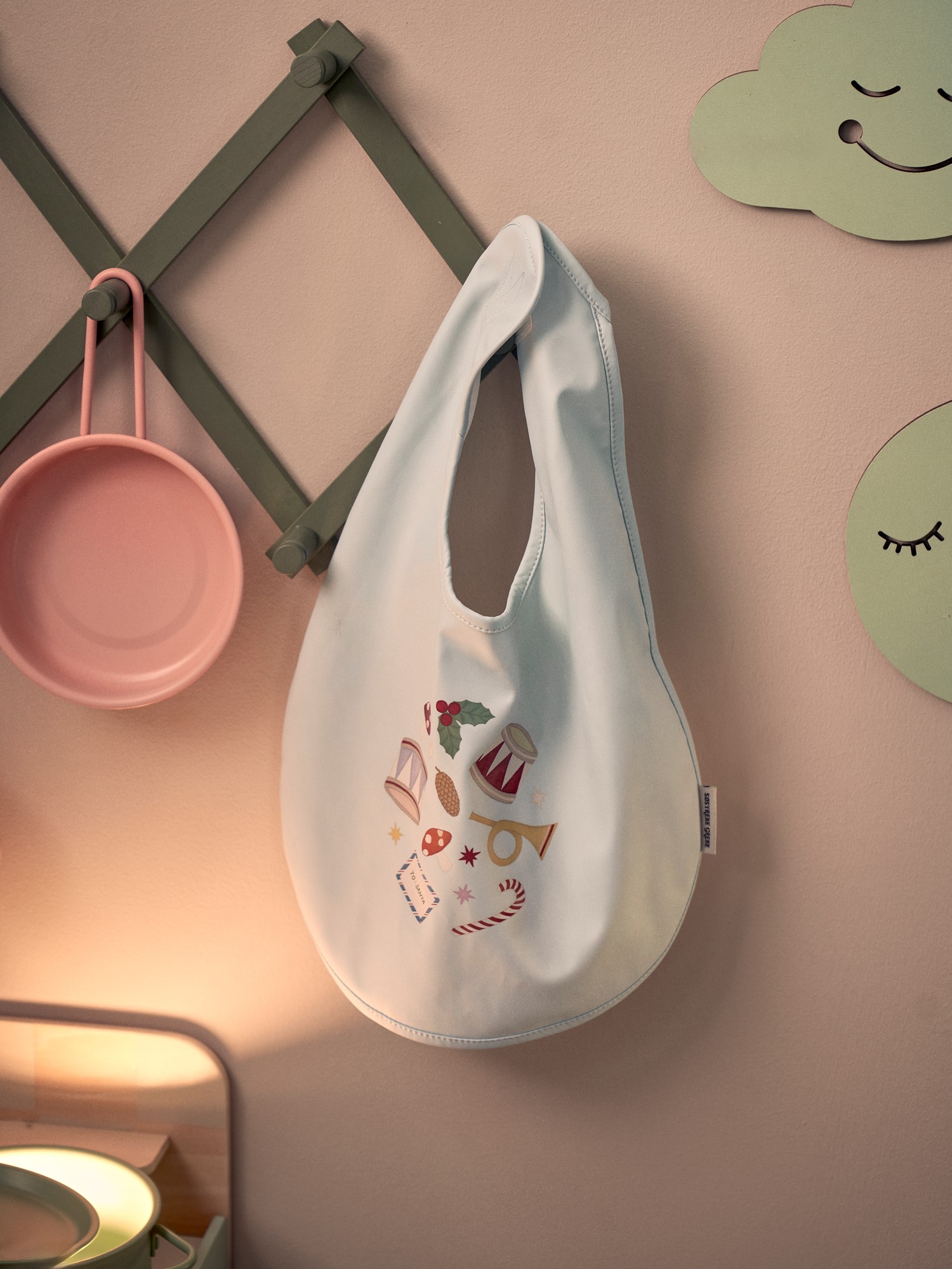 Bib Polyurethane. 29 x 36 cm.