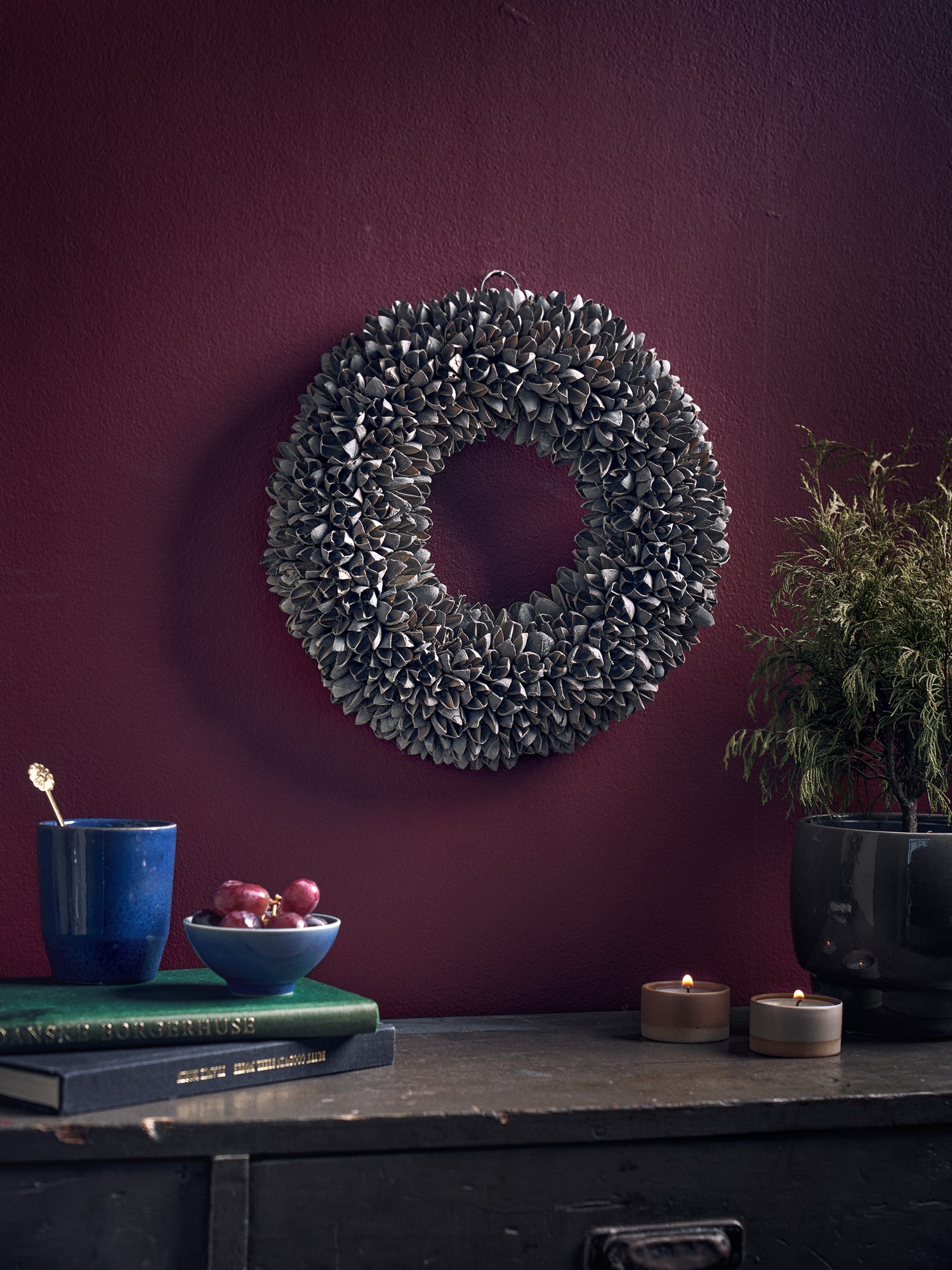 Bakuli wreath Ø30 Bakuli pods/coconut fibre. Ø30 cm.