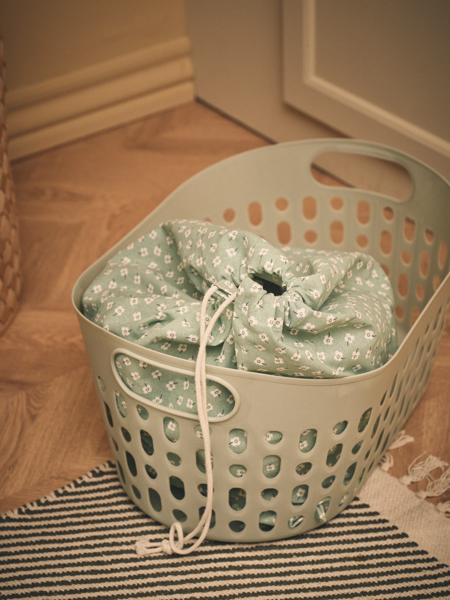 Laundry basket 55 x 35 x 25 cm.