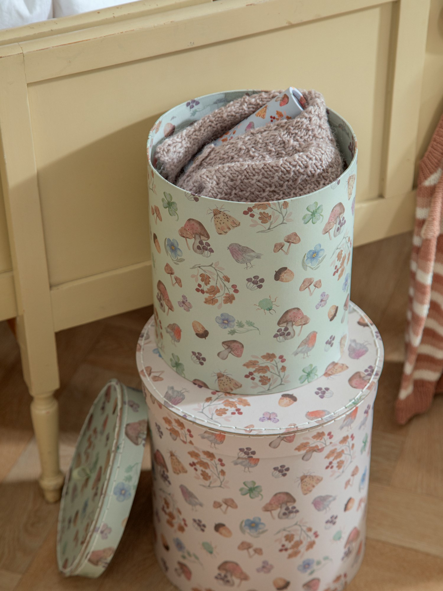 Round box Cardboard. Ø22 x 24 cm.