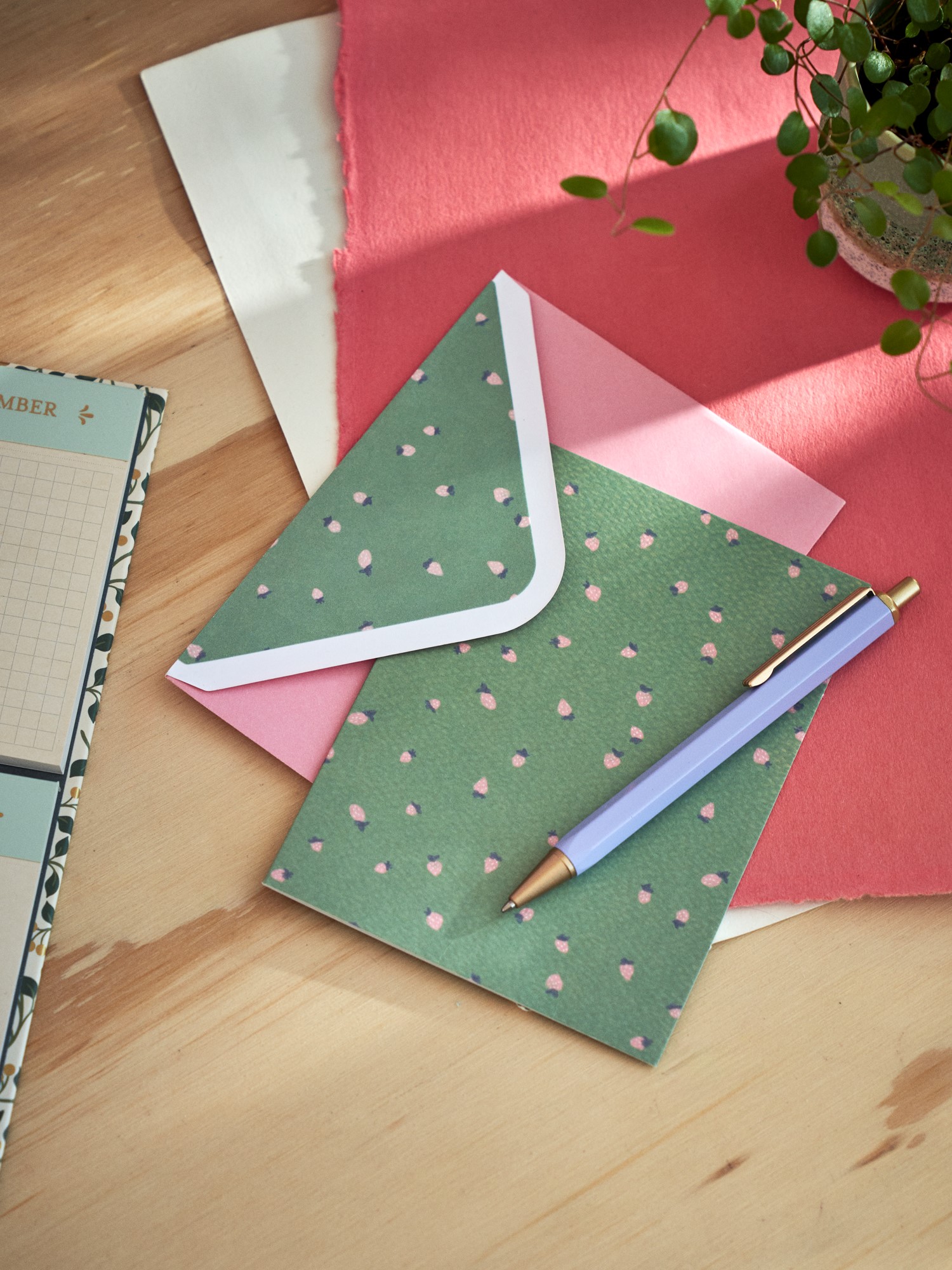 Card with envelope Paper. 11.4 x 16.2 cm.