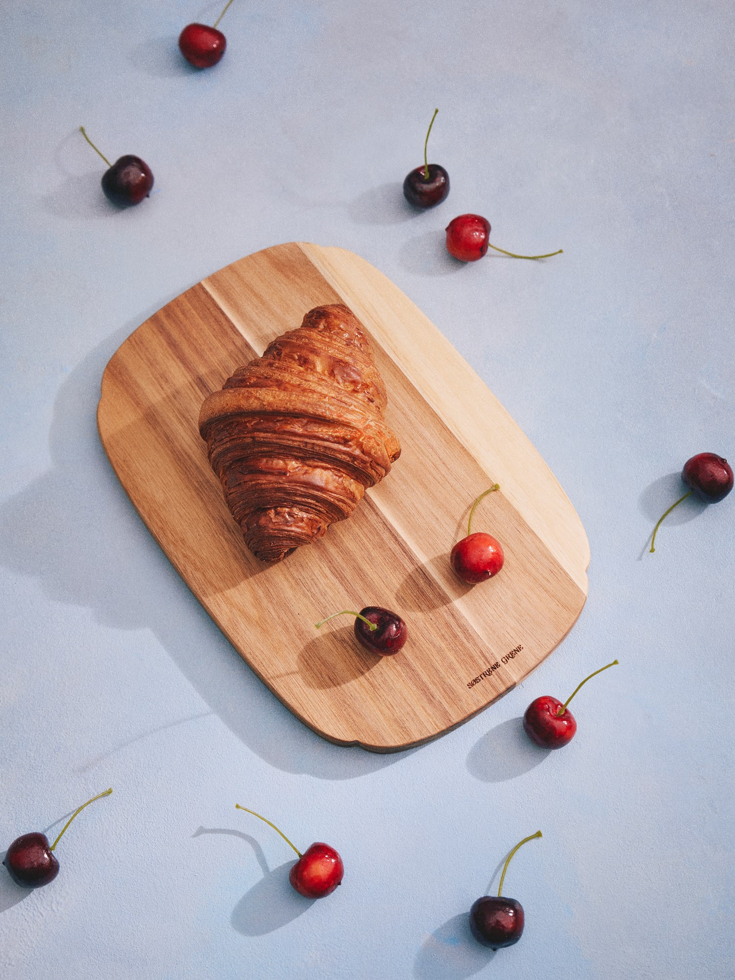 Cutting board Acacia wood. 26.5 x 18 cm.