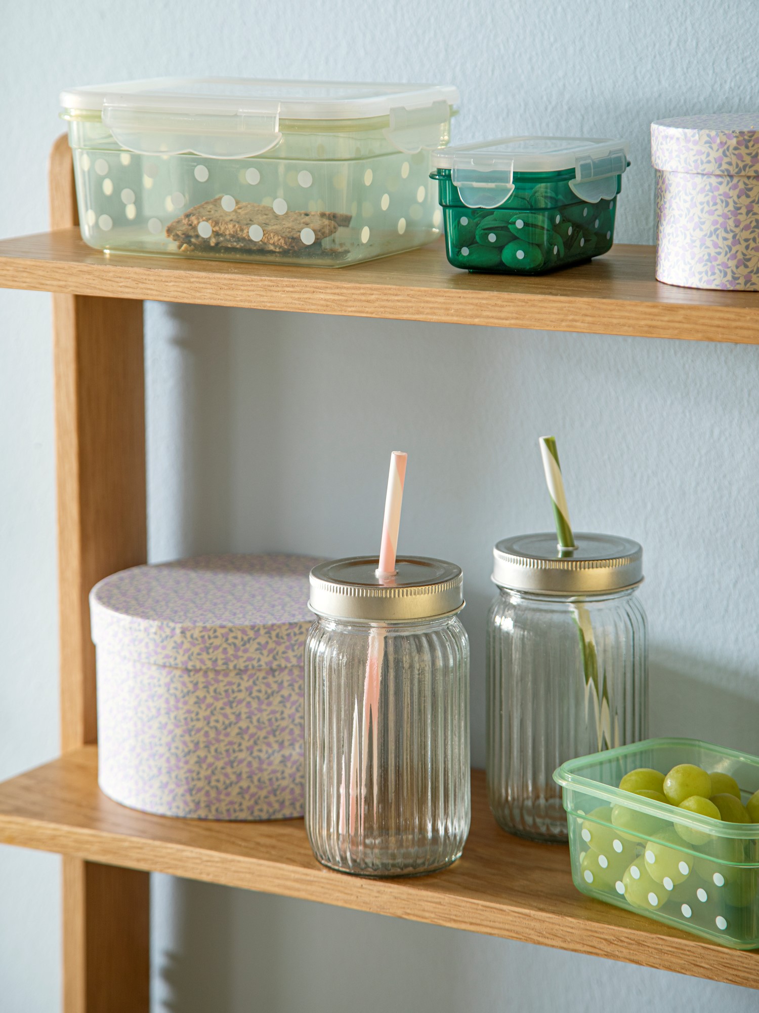 Glass with straw Glass/metal/polypropylene. Ø7.8 x 13.5 cm.