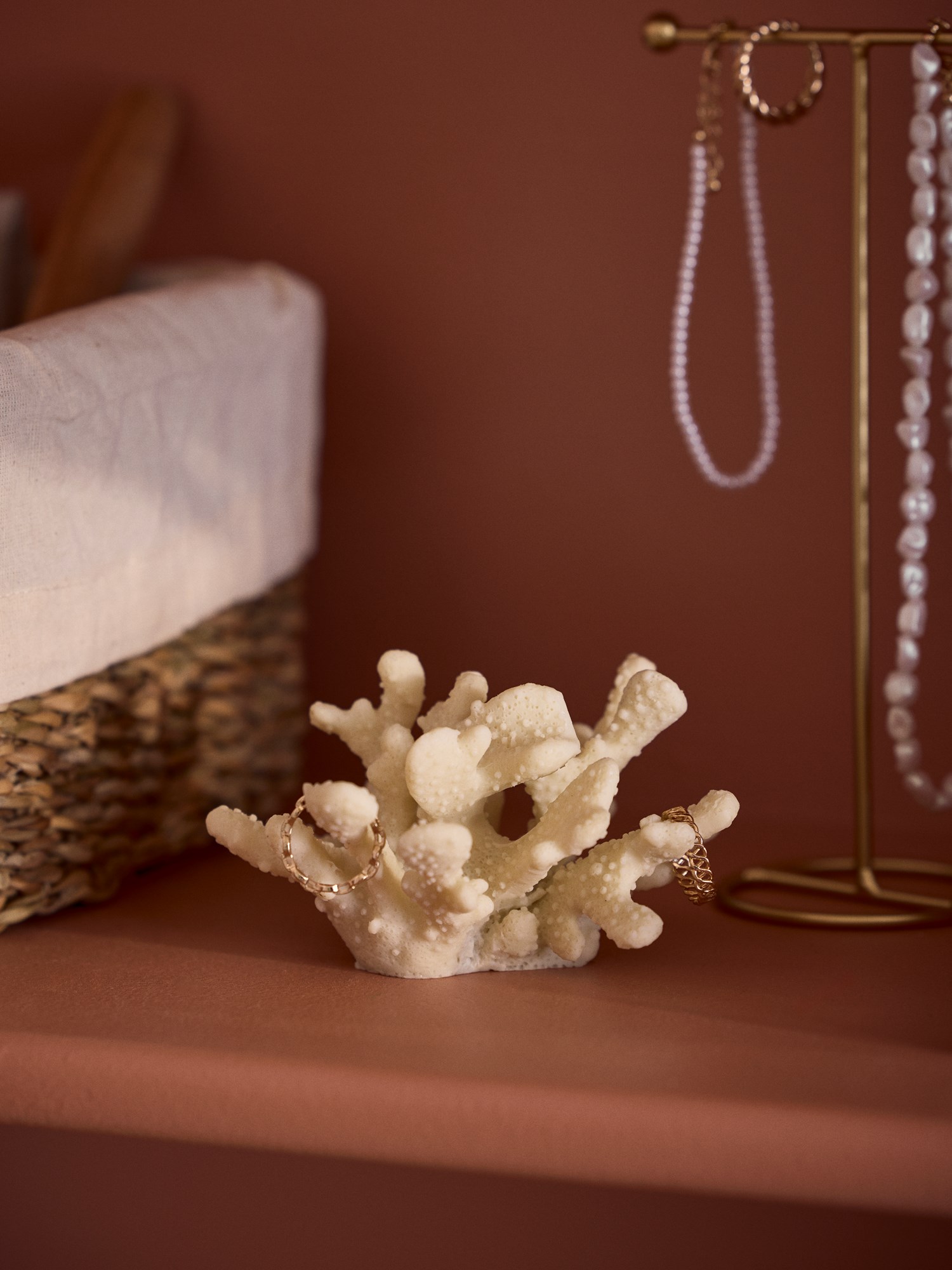 Artificial coral Polyresin. 8 x 12 x 7 cm.