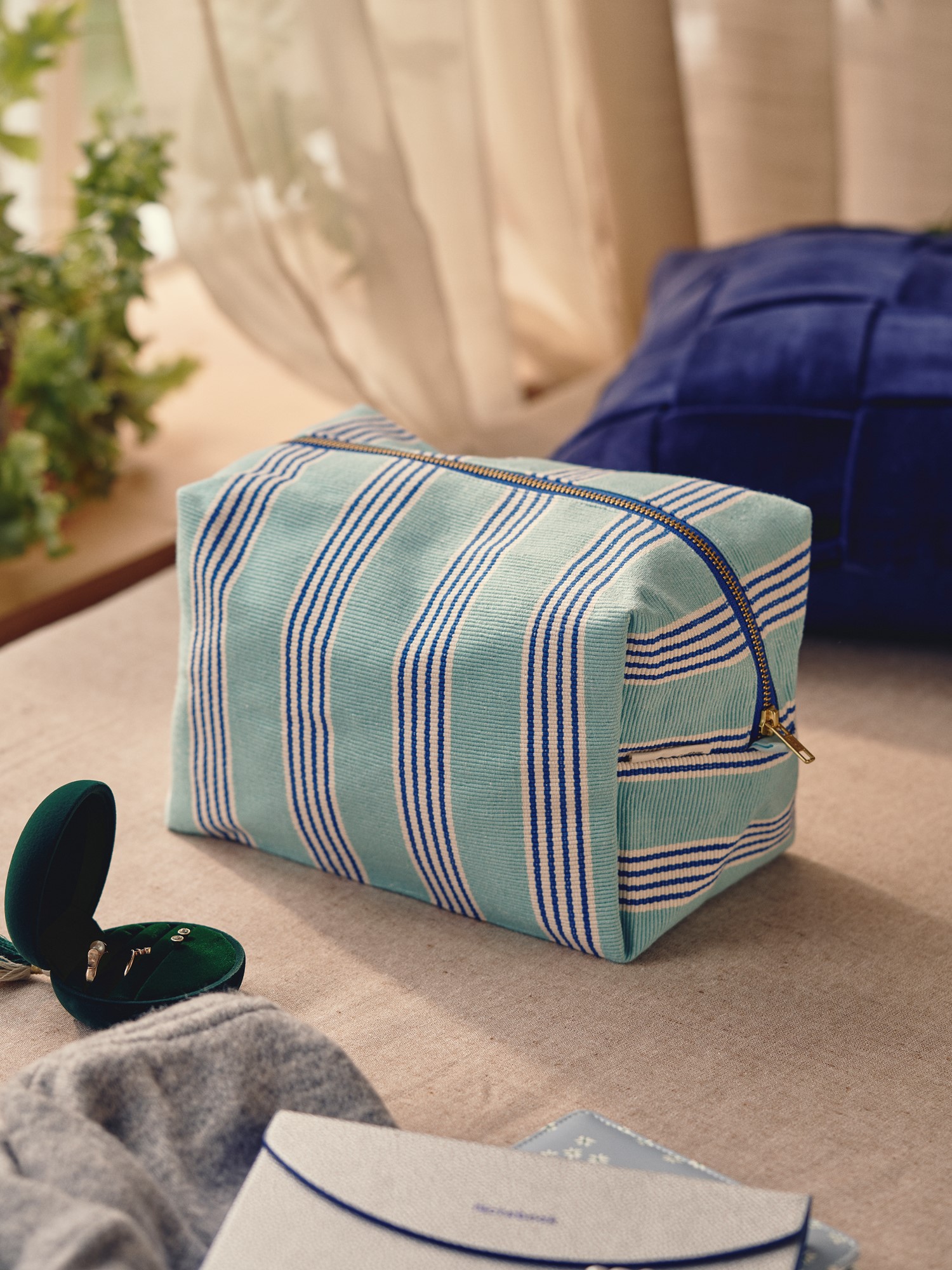 Toiletry bag Cotton. 28 x 15 x 19 cm.