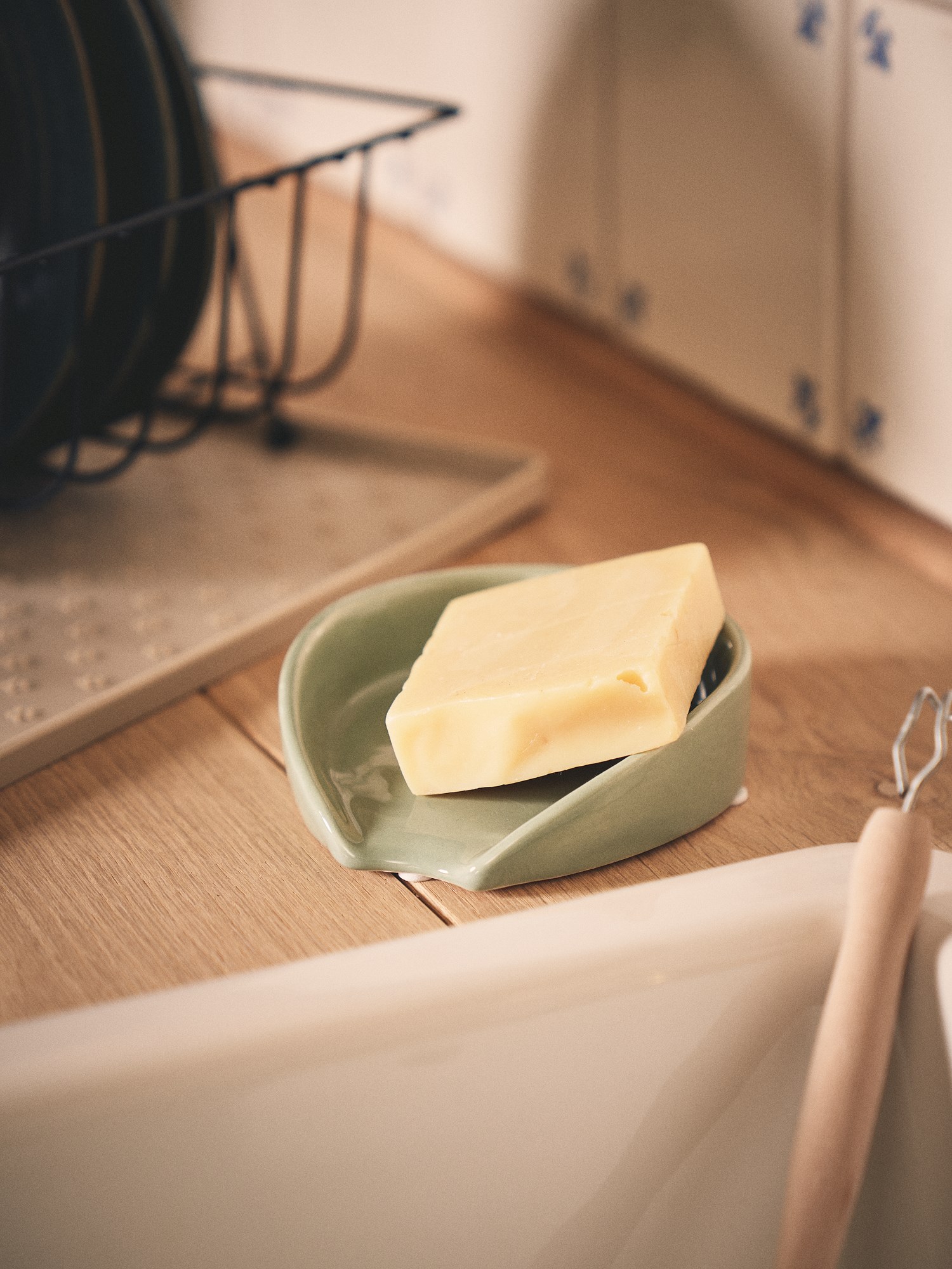 Brush and sponge holder Stoneware. Ø10 x 3 cm.