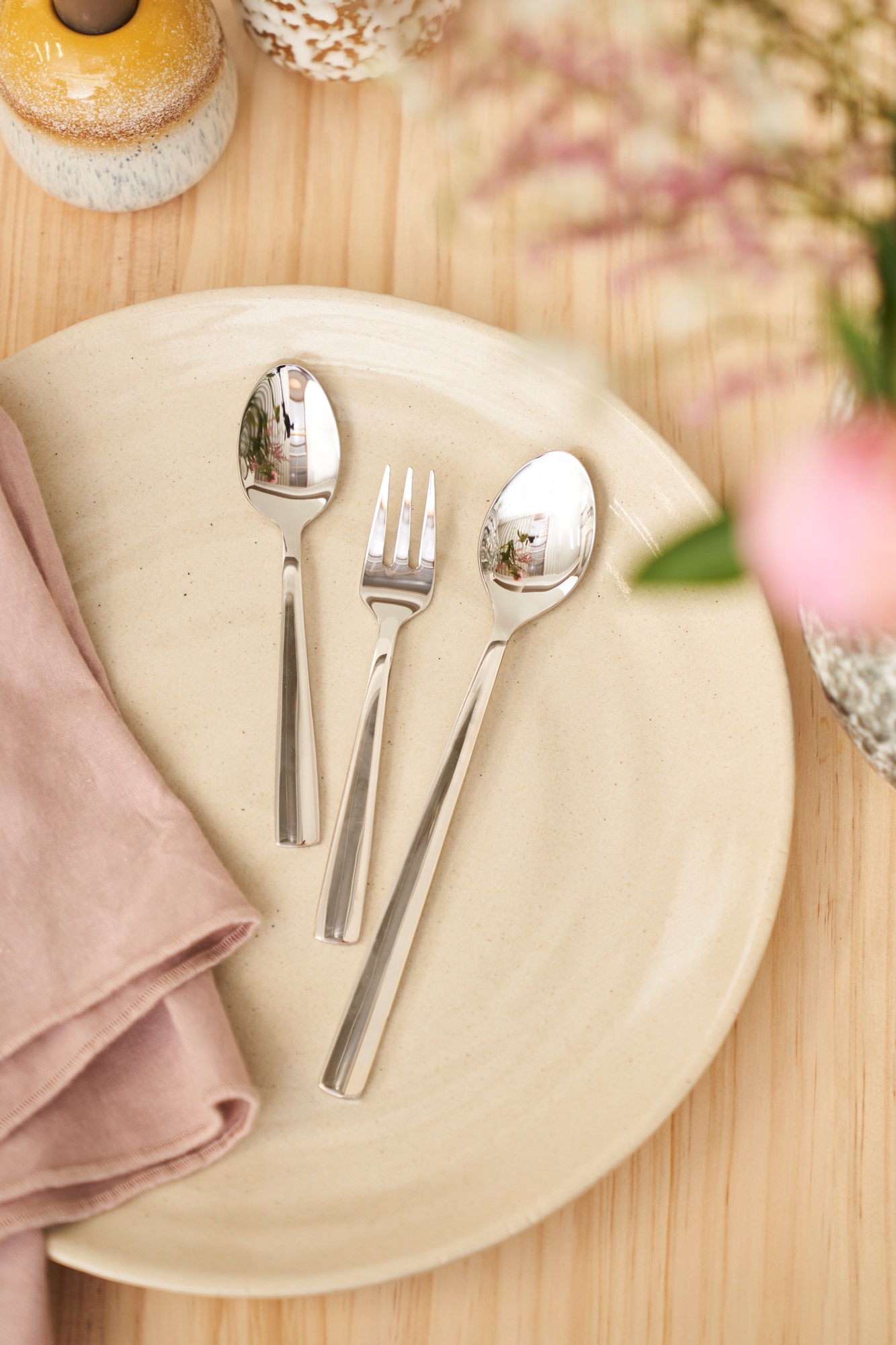 Teaspoon with shiny finish Stainless steel. 13.1 cm.