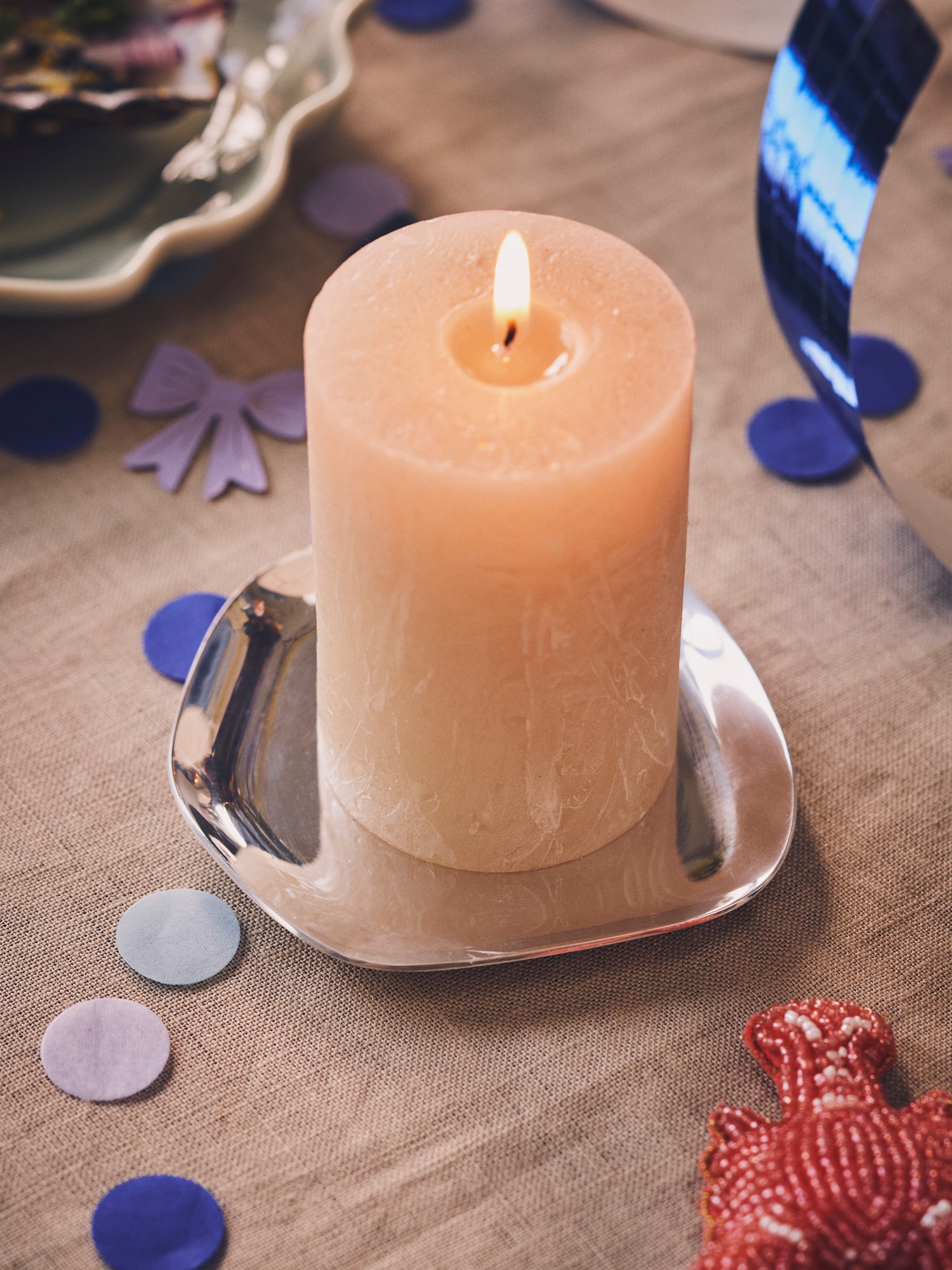 Candle plate Iron. 11 x 10 x 0.7 cm.