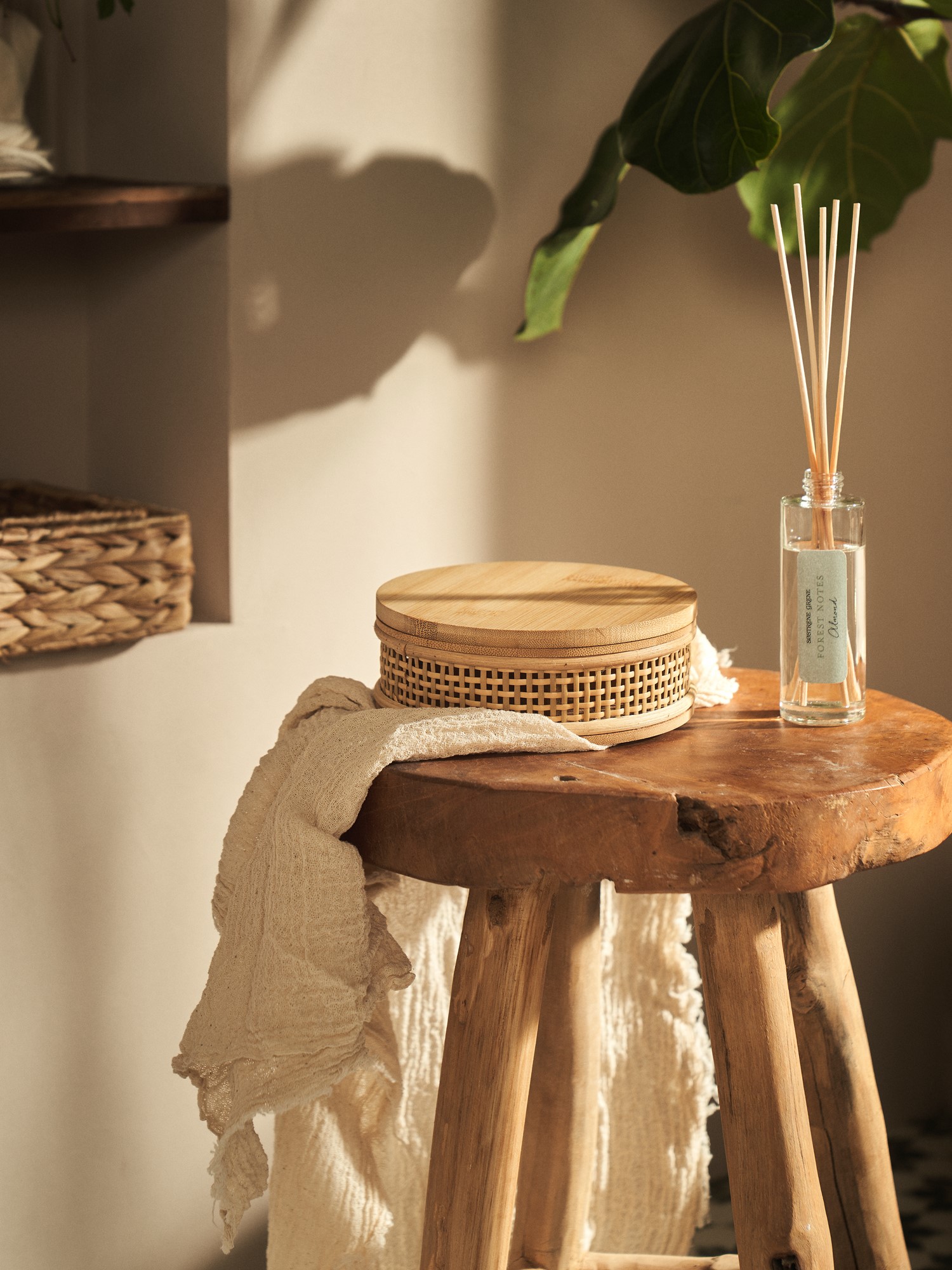 Jewellery box with mirror Ø15 x 5 cm.