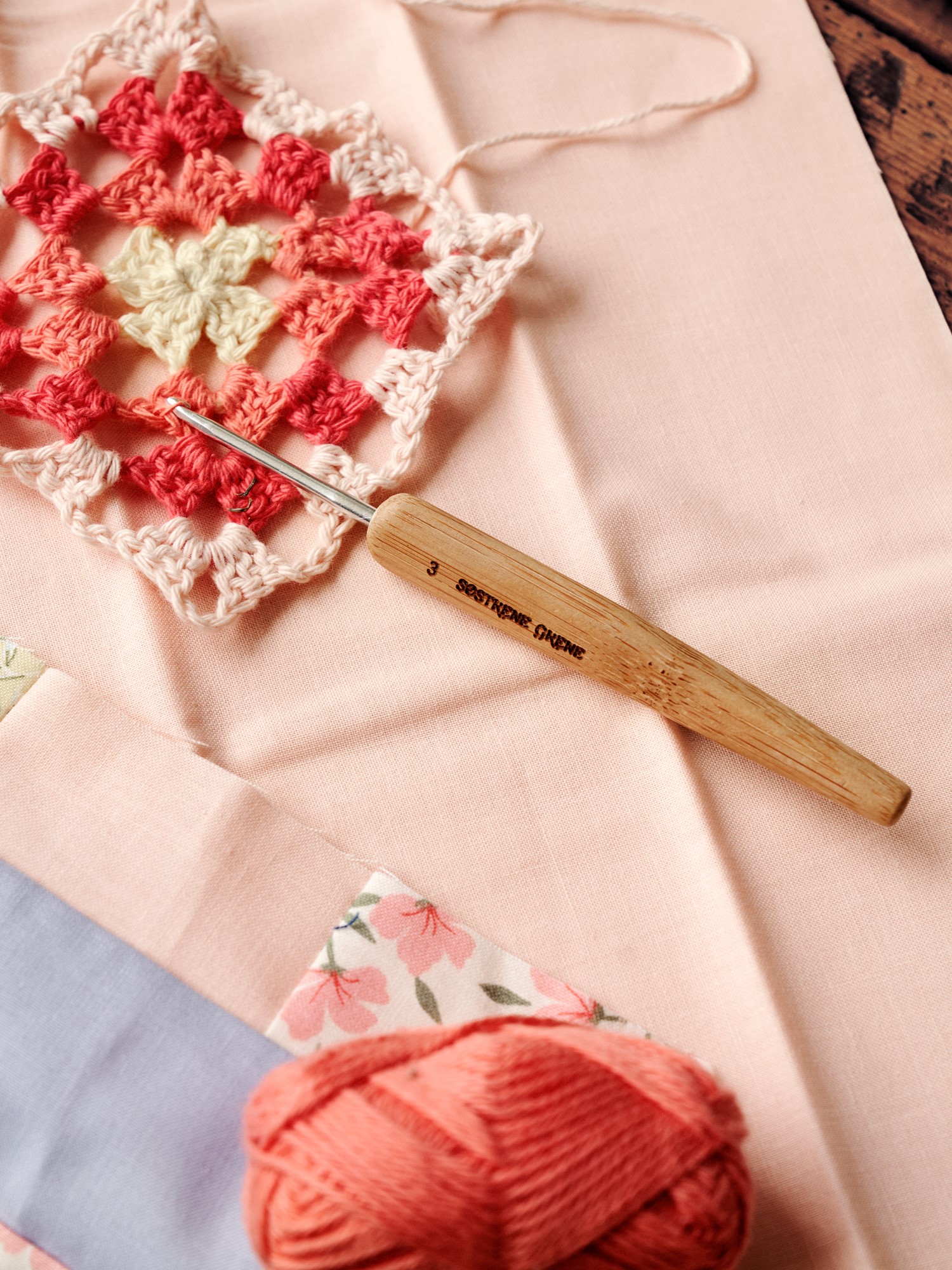 Crochet hook Bamboo. 3 mm.