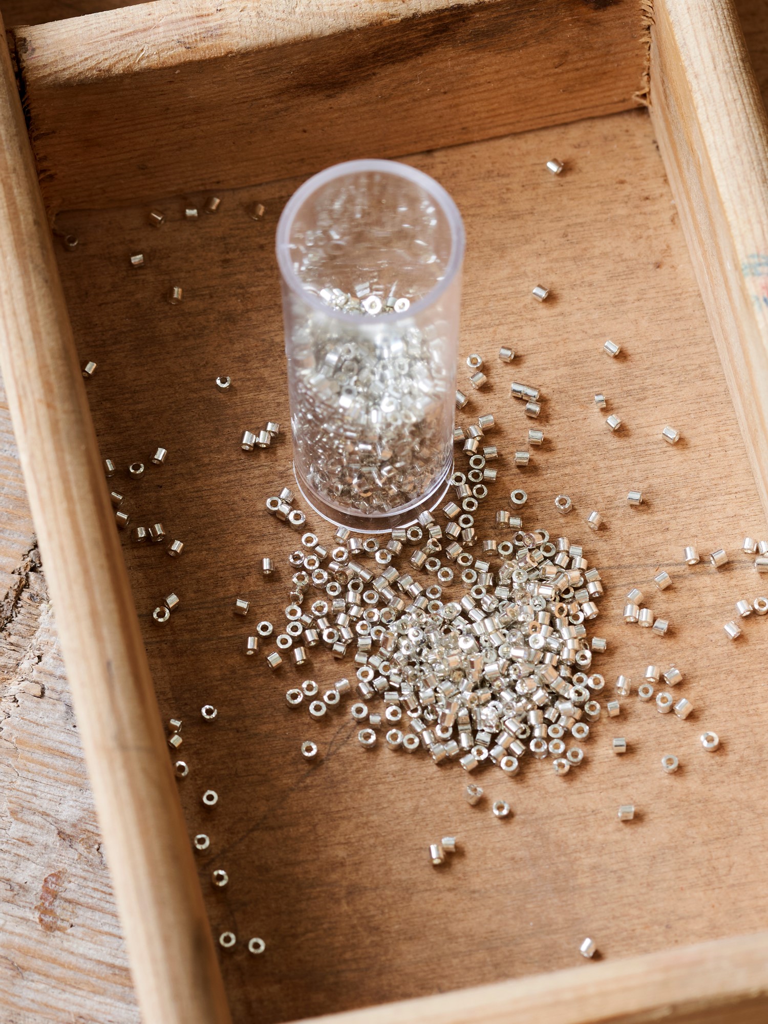 Beads Glass. 1.6 mm. 10 g.