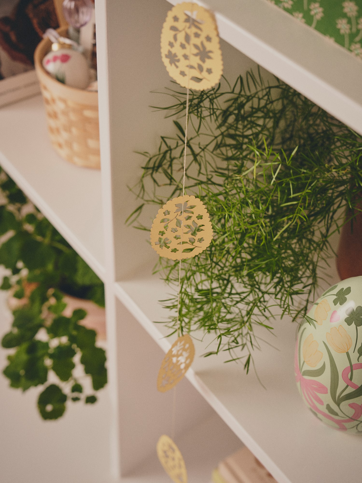 Garland Paper. 108 cm.