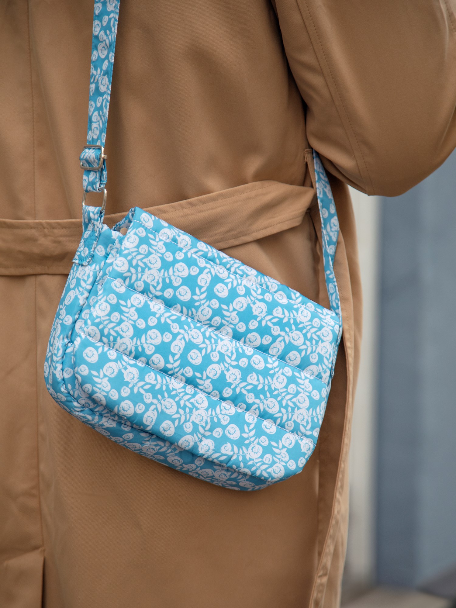 Crossbody bag 20 x 15 cm.