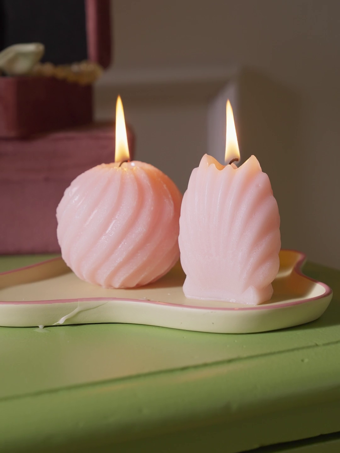 Candle 8 cm Paraffin wax/cotton. 6.5 x H8 cm. 8 hours.