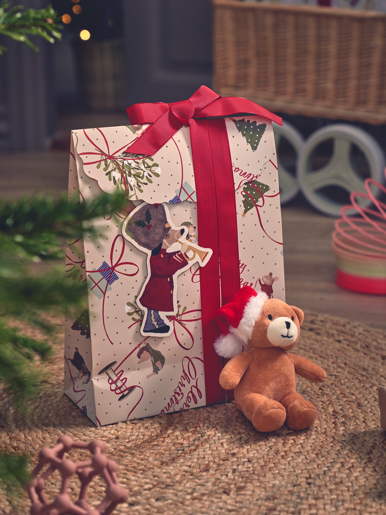 Envelope gift bag Paper. 32 x 24 x 10.5 cm.