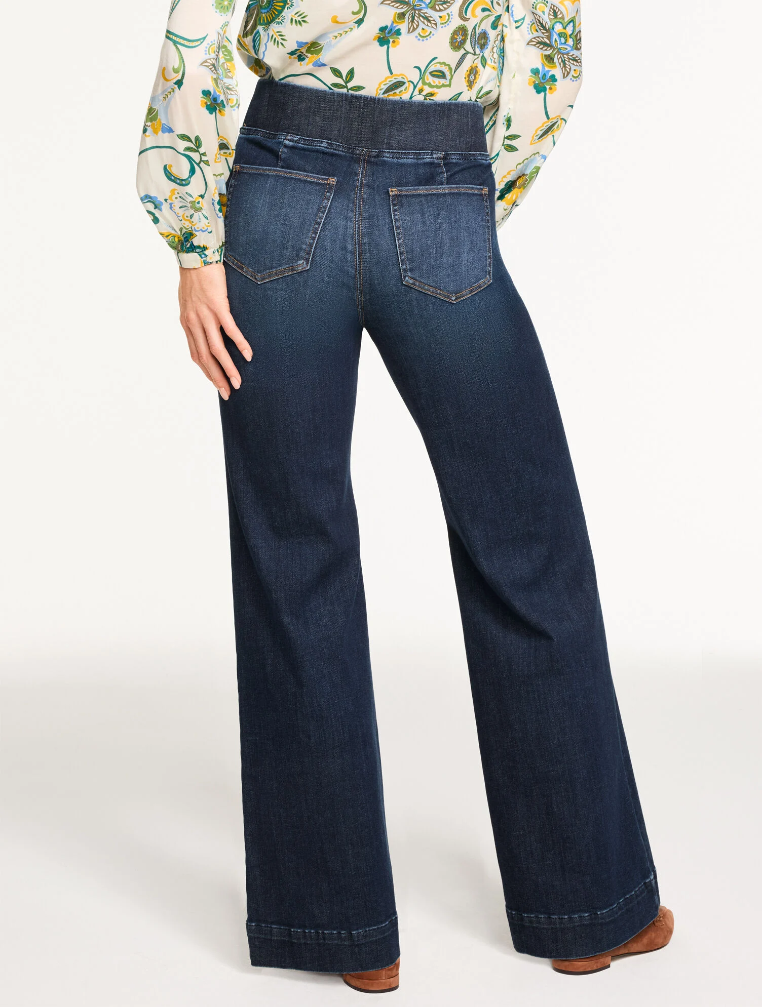 Flare Leg Pull-On Travel Jeans - Beekman Wash