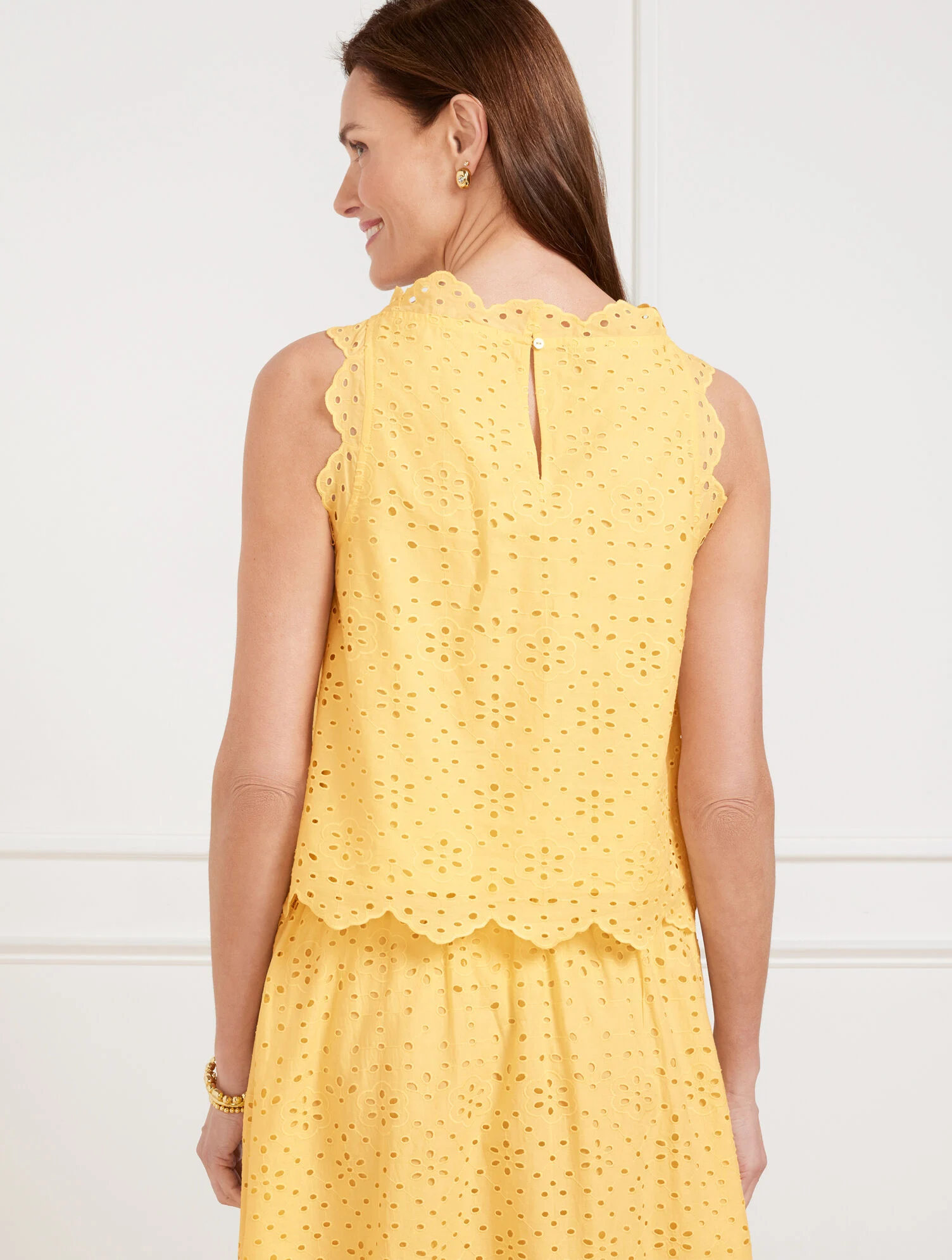 Floral Diamond Eyelet Short Shell
