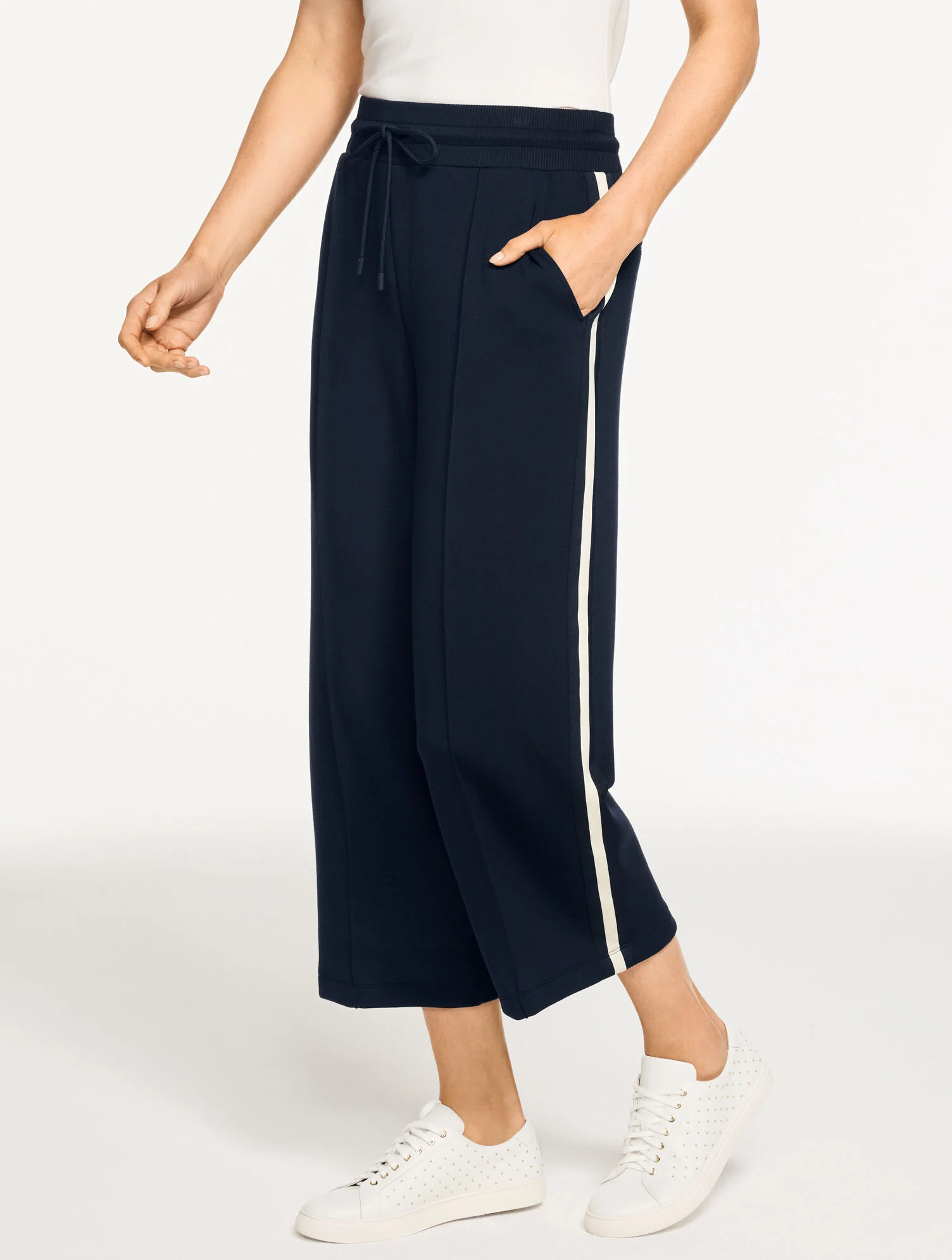 AirKnit Stretch Wide Crop Side Stripe Pants