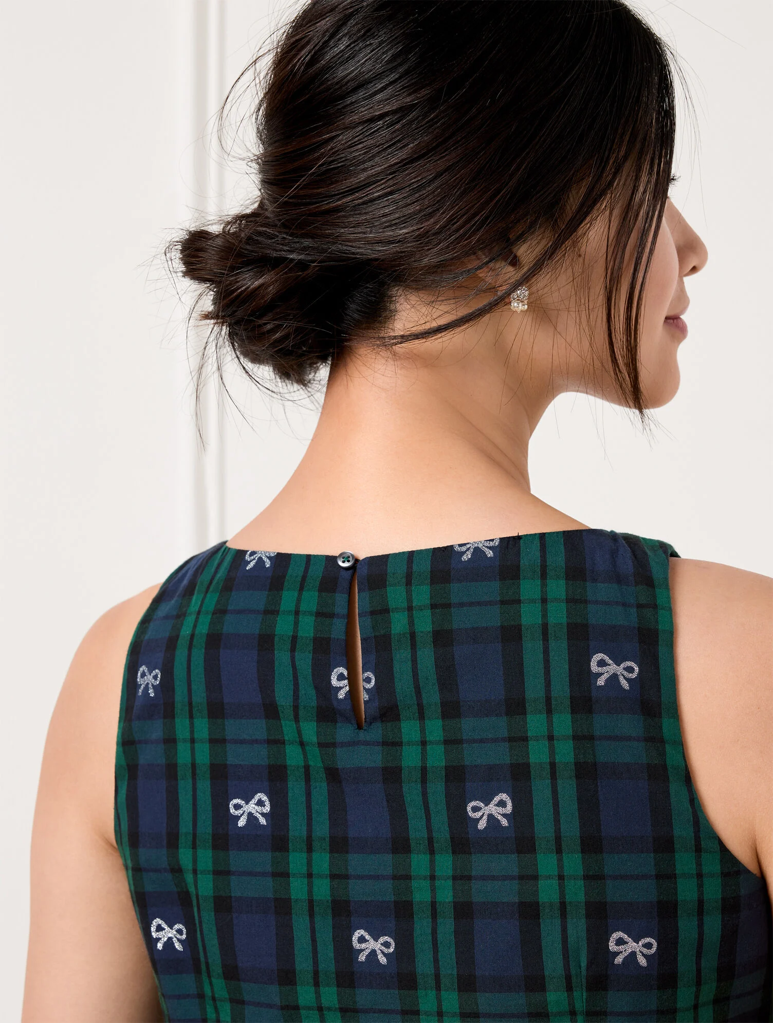 Metallic Bow Black Watch Shell