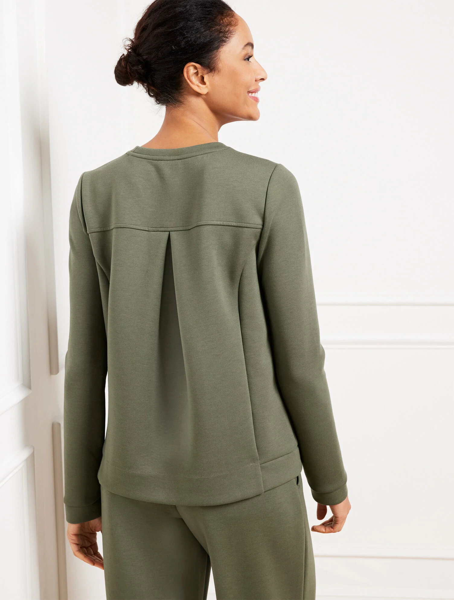 AirKnit Stretch Pleat Back Pullover