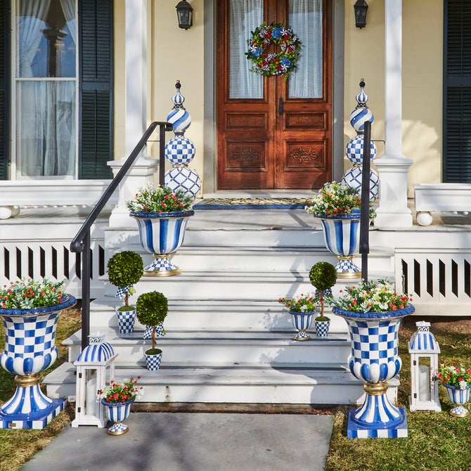 Royal Check Pedestal Urn