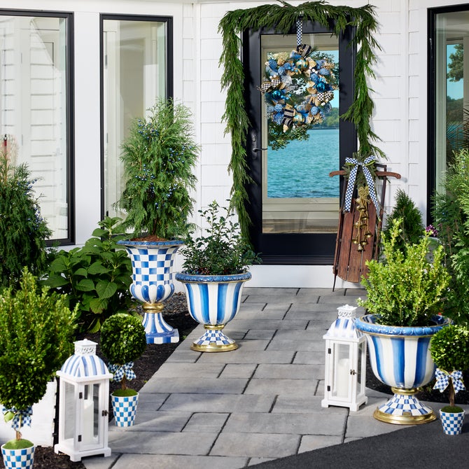 Royal Check Pedestal Urn