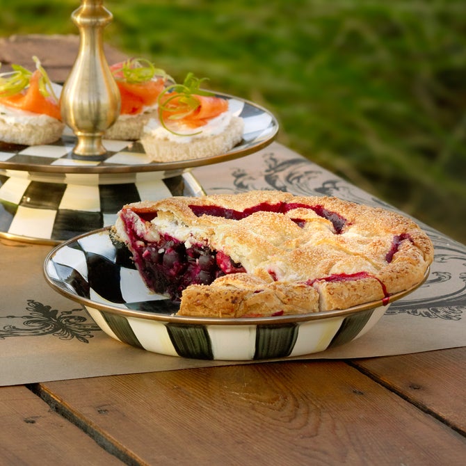 Courtly Check Pie Plate