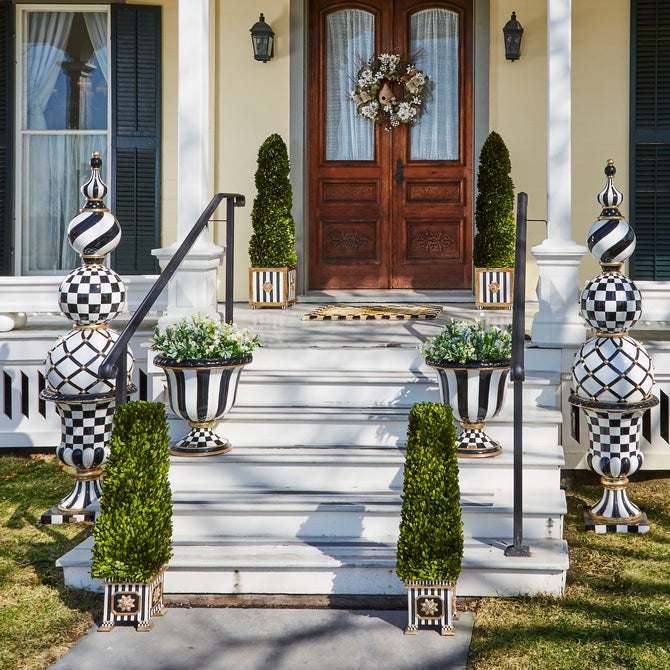 Courtly Check Pedestal Urn