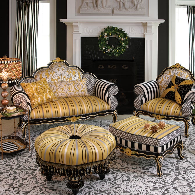 Queen Bee Loveseat