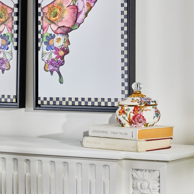 White Flower Market Squashed Pot