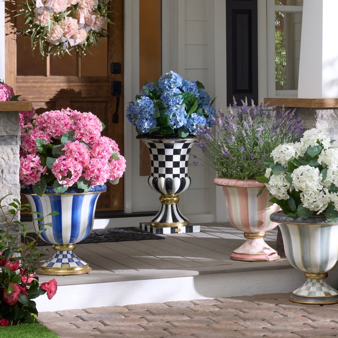 Courtly Check Pedestal Urn