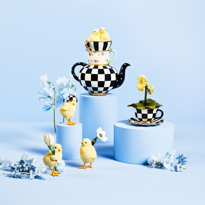 Courtly Chickatee Teapot